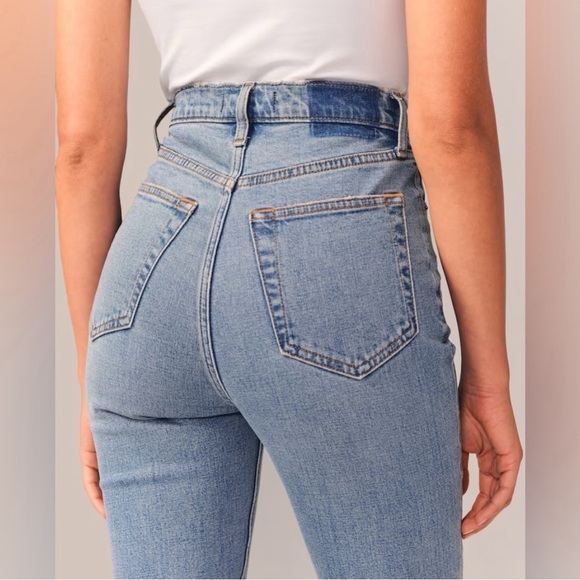 Abercrombie Ultra High Rise 90s Straight Jean in Medium With Criss-Cross Waist - Picture 3 of 9